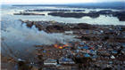 Прорвало дамбу в префектуре Фукусима, потоками воды смывает дома