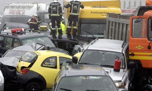 Крупнейшее ДТП в Германии - столкнулись более 80 машин