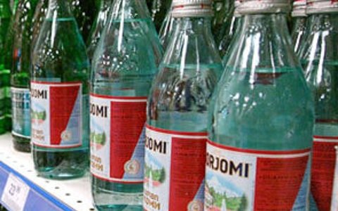 В России действует запрет на ввоз минеральной воды и вина из Грузии