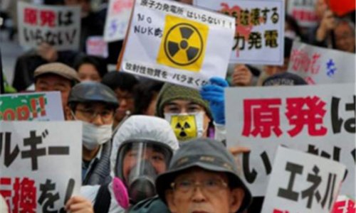 Жители Токио проводят демонстрации протестуя против АЭС