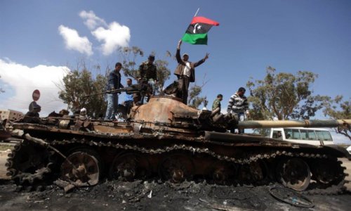 Ливийские повстанцы самостоятельно собирают танки