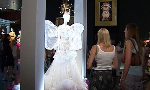 Последний шанс увидеть легендарные платья Дома Dior
