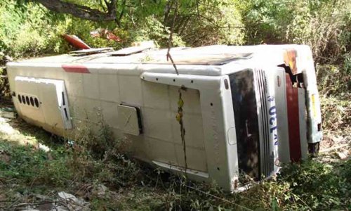 Автобус упал в пропасть погибли 10 человек, 50 получили ранения