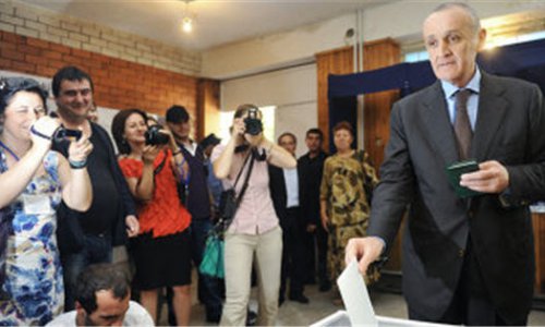 Нугзар Ашуба поздравил Анкваба с победой на выборах в Абхазии