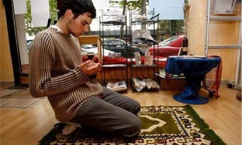 Суд Германии запретил мусульманину Юнусу М. молиться в коридоре школы