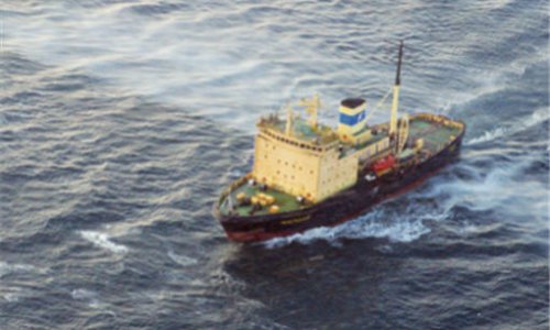 В Охотском море поиск людей ведут три корабля в районе затопления буровой установки «Кольская»