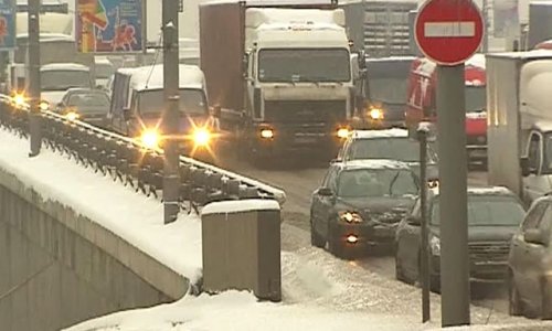 Коммунальные службы Москвы вывезли за минувшие сутки порядка 370 тысяч кубометров снега