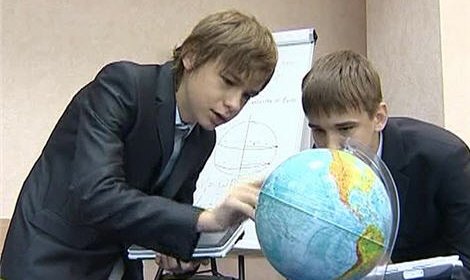 В Минобразования РФ открылась «горячая линия» по приему в детские сады, школы и вузы
