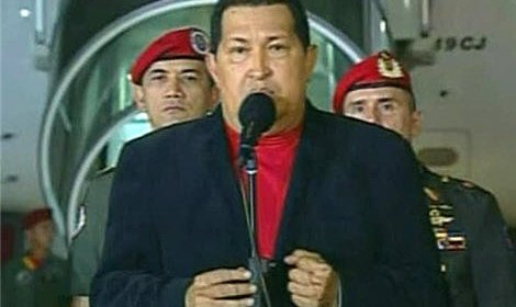 Уго Чавес вернулся в Венесуэлу с Кубы после очередной операции