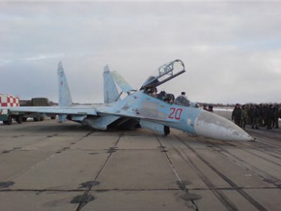 В Новосибирске совершил аварийную посадку военный истребитель Су-27