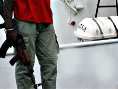 Пираты угнали захваченный на рейде нигерийского порта Лагос сингапурский танкер