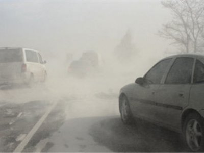 На Алтае из-за сильного ветра, метели и гололеда сегодня закрыто движение по федеральной автодороге М-52