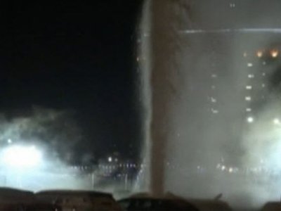 В Москве по Олимпийскому проспекту забил горячий фонтан