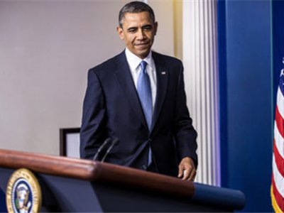 Барак Обама подписал закон, позволяющий удержаться от падения с «финансового обрыва»