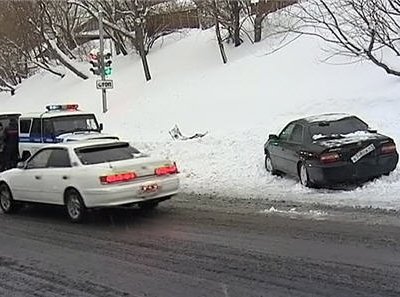 Пьяный полицейский во Владивостоке совершил ДТП и скрылся с места аварии