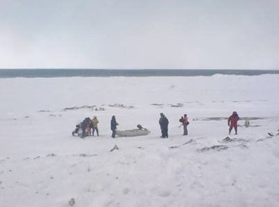 В Хабаровском крае спасатели сняли со льдины четырех рыбаков