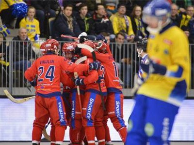 Сборная России победила команду Швеции на чемпионате мира по хоккею с мячом
