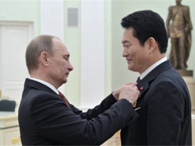 Путин наградил орденом «Дружбы» мэра города Инчхон Сон Ен Гиля