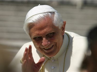 Папа Римский Бенедикт XVI отказался от престола