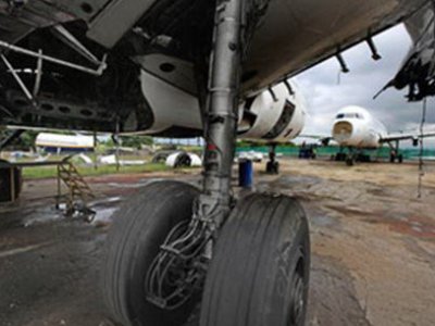 В аэропорту Казани столкнулись два самолета