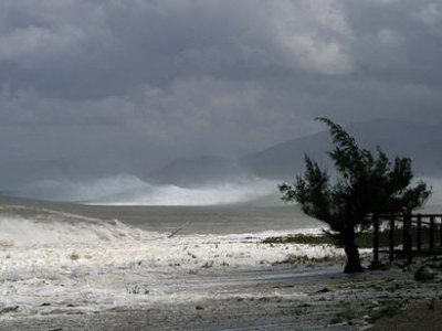 Мощный тропический циклон «Расти» вплотную приблизился