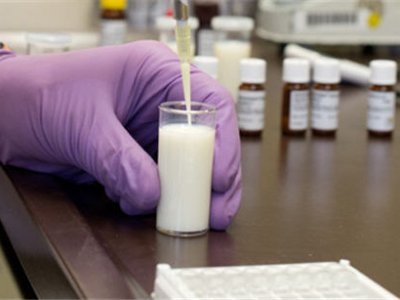 В Германии в молоке обнаружили смертельно опасные токсины