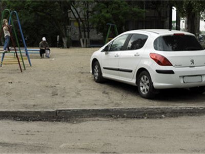 В Москве в 10 раз увеличены штрафы за парковку на детских площадках