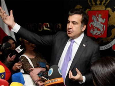 США просили Саакашвили не начинать войну с Россией