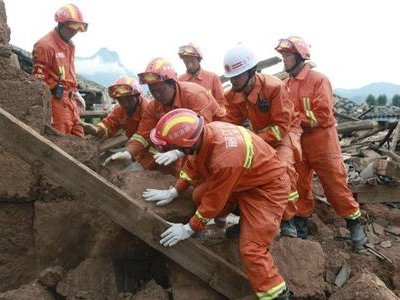 Число жертв землетрясения в Китае выросло до 72