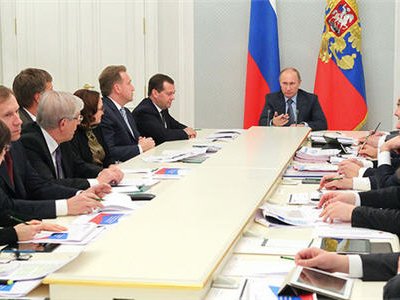 Владимир Путин провёл совещание в Сочи