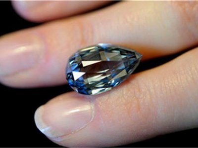 Голубой бриллиант ушел с молотка за 9,5 млн долларов