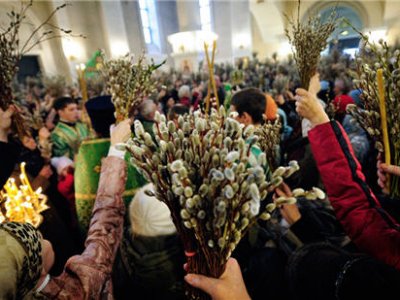 Православные христиане в России отмечают Вербное воскресенье