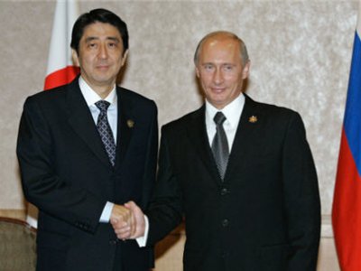 Китай раздосадован визитом японского премьер-министра Синдзо Абэ в Россию