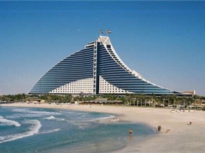 Онищенко рекомендует поменять отдых в Эмиратах на отпуск в других регионах