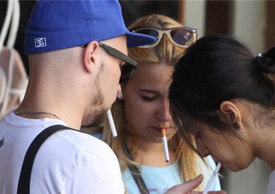 Пока не заработают штрафы, жители столицы вряд ли прекратят курить в запрещенных местах