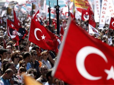 В Турции полиция применила слезоточивый газ и водометы
