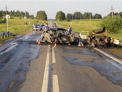 В Пермском крае после столкновения двух автомобилей сгорели три человека
