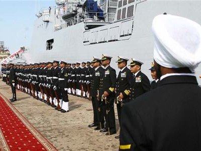 Индийским ВМС передали новый фрегат