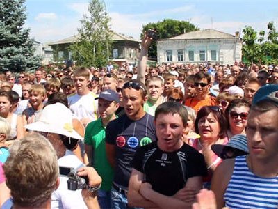 В городе Пугачев Саратовской области продолжаются волнения и периодические столкновения с полицией