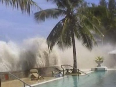 К западному побережью Тихого океана приблизился тайфун, который может вызвать цунами