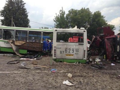 КамАЗ протаранил автобус с людьми и погубил 18 человек