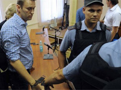 Алексей Навальный приговорен к 5 годам за растрату имущества «Кировлеса»