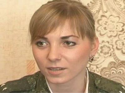 Невесту погибшего героя России подозревают в издевательствах над солдатами