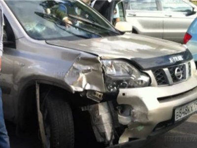 Пьяный водитель джипа Nissan X-Trail во время поездки разбил 12 автомобилей