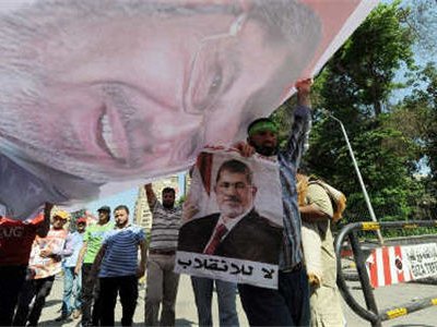 Сторонники Мурси устроили шествие к штаб-квартире военной разведки