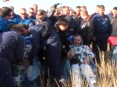 «Союз ТМА-08М» с тремя космонавтами совершил посадку в казахстанской степи