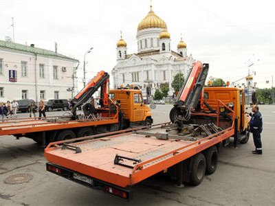 Эвакуация машин в Москве стала платной