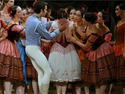 На сцене Большого театра начинаются выступления балета Парижской Национальной оперы