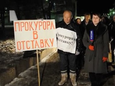 Глава города Ангарска в пикете возле здания прокуратуры (видео)