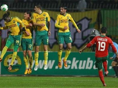 «Локомотив» вышел на первое место в чемпионате России по футболу